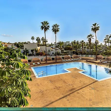 Las Americas One Bedroom With Pool View *