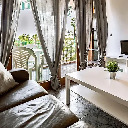 Las Americas One Bedroom With Pool View شقة